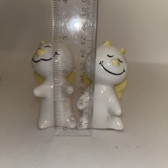 Vintage Happy Hugging Bugs Salt And Pepper Shakers Yellow Wings Imperfections - Picture 8 of 9